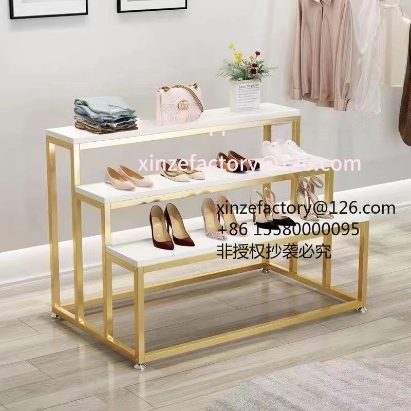 Outdoor Furniture In Store - Centro comercial personalizable, estanterías de tres
